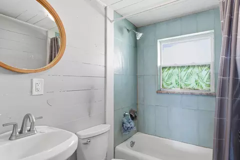 Bath - 102 Palmer St, Saint Augustine, FL 32084 photo 1 of 1