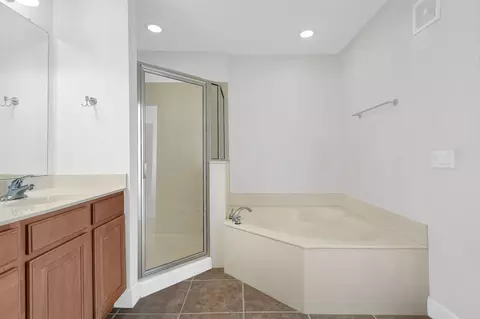 Bath - 626 Shores Blvd, Saint Augustine, FL 32086 photo 2 of 4