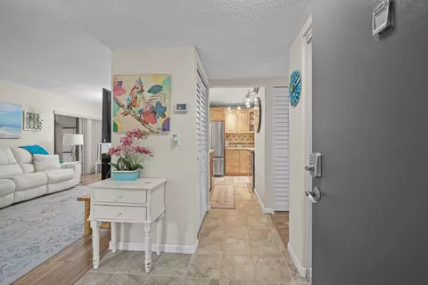 Entry Way - 37 Alcira Ct, Saint Augustine, FL 32086 photo 1 of 2