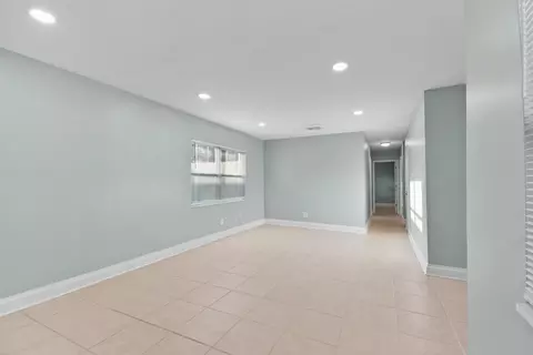 Living - 265 Monterey Ave, Saint Augustine, FL 32084 photo 4 of 5