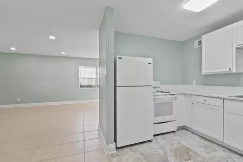 Kitchen - 265 Monterey Ave, Saint Augustine, FL 32084 photo 2 of 2