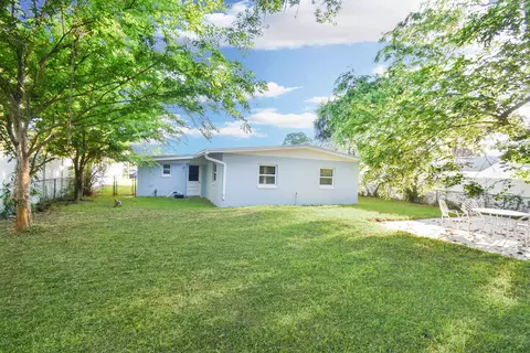 Exterior - 265 Monterey Ave, Saint Augustine, FL 32084 photo 6 of 9