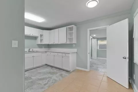 Entry Way - 265 Monterey Ave, Saint Augustine, FL 32084 photo 1 of 1