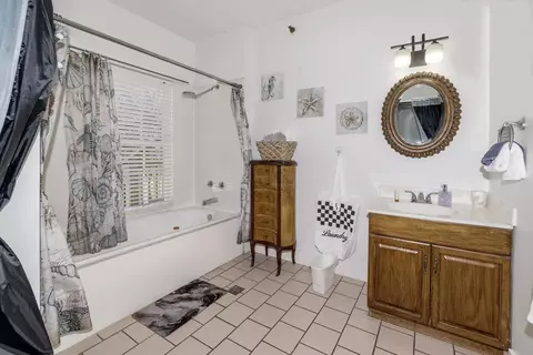Bath - 29 Cuna St, Saint Augustine, FL 32084 photo 2 of 15