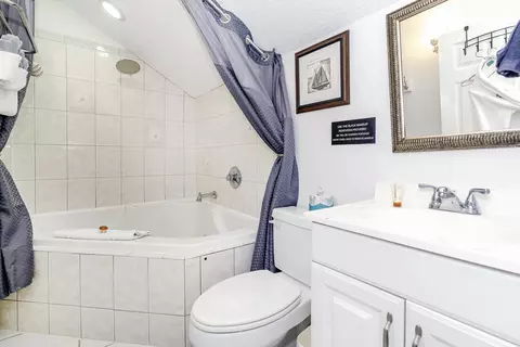 Bath - 29 Cuna St, Saint Augustine, FL 32084 photo 6 of 15