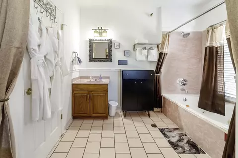 Bath - 29 Cuna St, Saint Augustine, FL 32084 photo 3 of 15