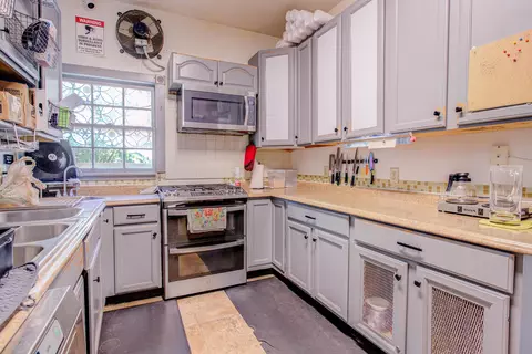 Kitchen - 29 Cuna St, Saint Augustine, FL 32084 photo 3 of 4