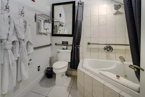 Bath - 29 Cuna St, Saint Augustine, FL 32084 photo 8 of 15