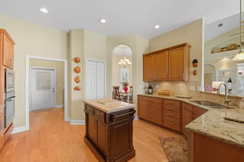 Kitchen - 305 Marsh Point Cir, Saint Augustine, FL 32080 photo 4 of 6