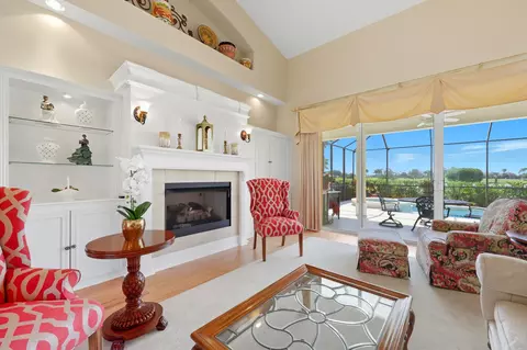Living - 305 Marsh Point Cir, Saint Augustine, FL 32080 photo 2 of 3