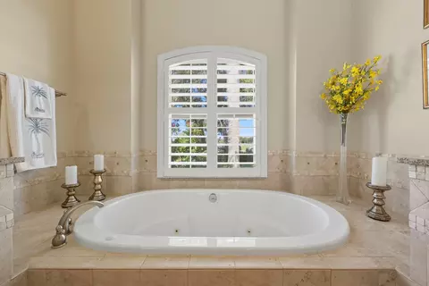Bath - 305 Marsh Point Cir, Saint Augustine, FL 32080 photo 3 of 8