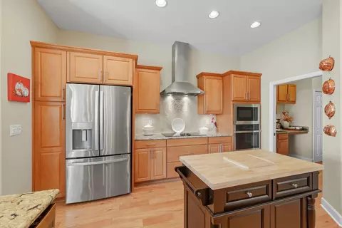 Kitchen - 305 Marsh Point Cir, Saint Augustine, FL 32080 photo 3 of 6