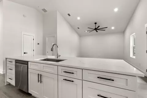 Kitchen - 28 Spring St, Saint Augustine, FL 32084 photo 6 of 8