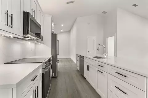 Kitchen - 28 Spring St, Saint Augustine, FL 32084 photo 5 of 8