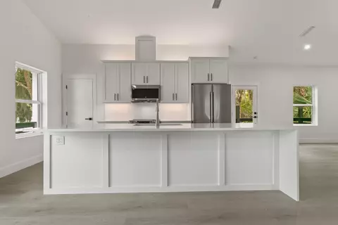 Kitchen - 28 Spring St, Saint Augustine, FL 32084 photo 2 of 8