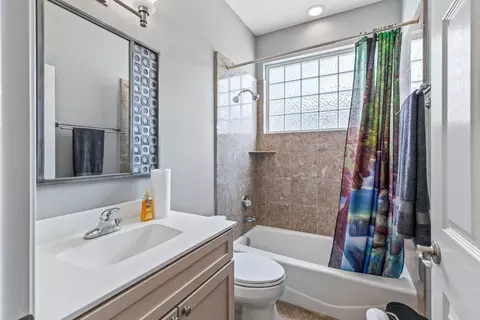 Bath - 28 Spring St, Saint Augustine, FL 32084 photo 2 of 3
