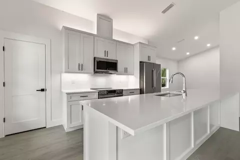 Kitchen - 28 Spring St, Saint Augustine, FL 32084 photo 4 of 8