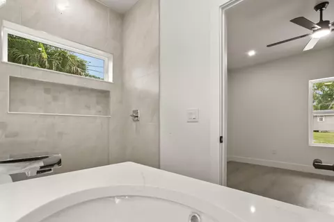Bath - 28 Spring St, Saint Augustine, FL 32084 photo 2 of 11