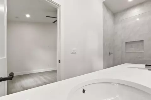 Bath - 28 Spring St, Saint Augustine, FL 32084 photo 8 of 11