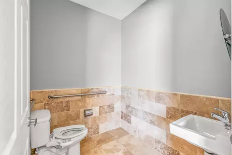 Bath - 28 Spring St, Saint Augustine, FL 32084 photo 1 of 3