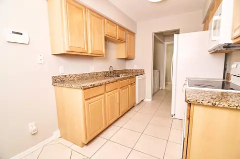Kitchen - 20 Brigantine Ct, Saint Augustine, FL 32080 photo 3 of 4
