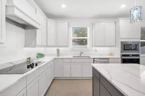 Kitchen - 127 Shell Creek Ct, Saint Augustine, FL 32086 photo 3 of 5