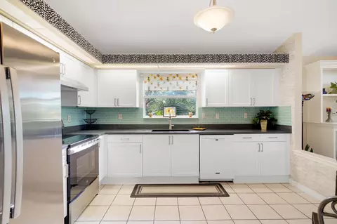 Kitchen - 101 Marsh Pl N, Saint Augustine, FL 32080 photo 2 of 2