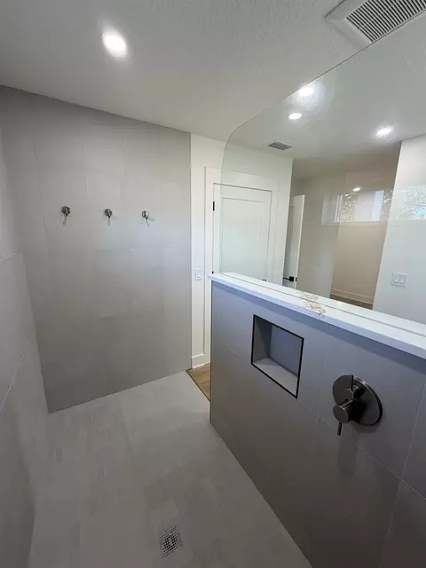 Bath - 149 Dory Rd, Saint Augustine, FL 32086 photo 2 of 5