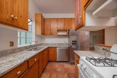 Kitchen - 11 Pine St, Saint Augustine, FL 32084 photo 2 of 4