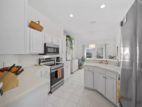 Kitchen - 520 Peninsula Ct, Saint Augustine, FL 32080 photo 3 of 4