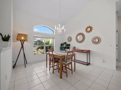 Dining - 520 Peninsula Ct, Saint Augustine, FL 32080 photo 2 of 2