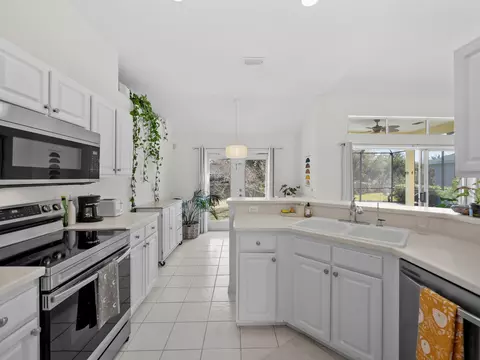 Kitchen - 520 Peninsula Ct, Saint Augustine, FL 32080 photo 1 of 4
