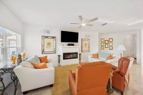 Living - 121 Spoonbill Point Ct, Saint Augustine, FL 32080 photo 2 of 4