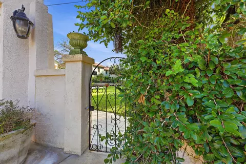 Exterior - 124 Marine St, Saint Augustine, FL 32084 photo 8 of 9