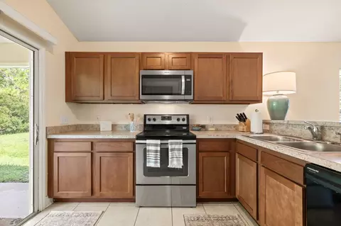 Kitchen - 931 N Orange St, Saint Augustine, FL 32084 photo 2 of 4