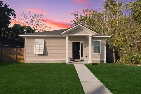 112 W Vivian Dr, Hastings, FL 32145