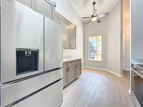 Kitchen - 607 Augusta Cir #607, Saint Augustine, FL 32086 photo 7 of 8