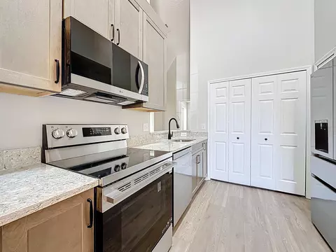 Kitchen - 607 Augusta Cir #607, Saint Augustine, FL 32086 photo 5 of 8