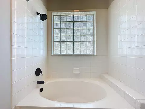 Bath - 607 Augusta Cir #607, Saint Augustine, FL 32086 photo 3 of 4