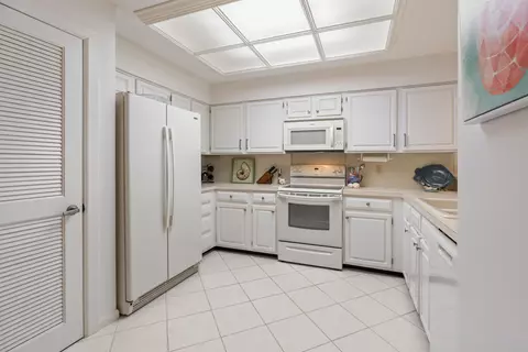 Kitchen - 6170 A1a S UNIT 310, Saint Augustine, FL 32080 photo 2 of 6
