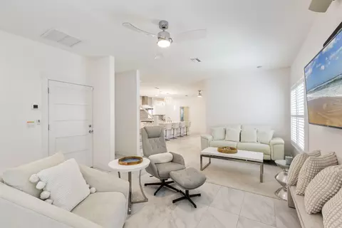 Living - 38 Dufferin St, Saint Augustine, FL 32084 photo 2 of 4