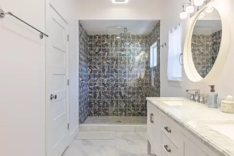 Bath - 38 Dufferin St, Saint Augustine, FL 32084 photo 1 of 7