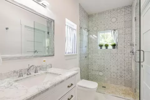 Bath - 38 Dufferin St, Saint Augustine, FL 32084 photo 5 of 7