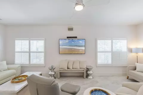 Living - 38 Dufferin St, Saint Augustine, FL 32084 photo 1 of 4