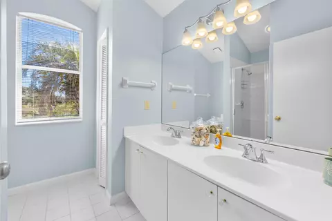 Bath - 655 E Bianca Cir, Saint Augustine, FL 32086 photo 4 of 5
