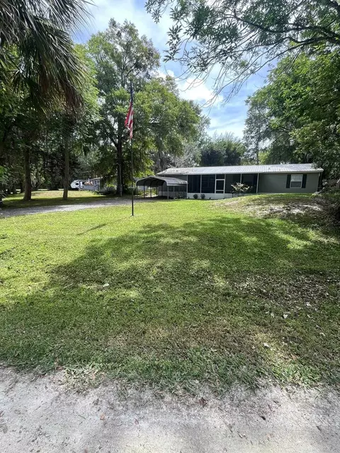 105 Breezewood Cir, San Mateo, FL 32187