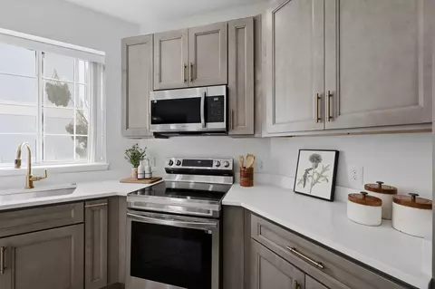 Kitchen - 9162 August Cir, Saint Augustine, FL 32080 photo 5 of 6