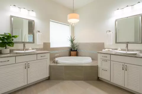 Bath - 909 Sandy Beach Cir, Saint Augustine, FL 32080 photo 1 of 7