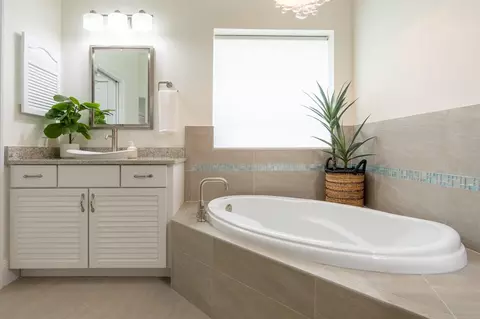 Bath - 909 Sandy Beach Cir, Saint Augustine, FL 32080 photo 3 of 7