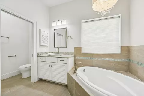Bath - 909 Sandy Beach Cir, Saint Augustine, FL 32080 photo 3 of 5